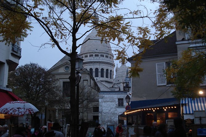 Private Tour: Montmartre Walking Tour, Dinner and Au Lapin Agile Cabaret - What the private format adds