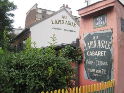 Private Tour: Montmartre Walking Tour, Dinner and Au Lapin Agile Cabaret