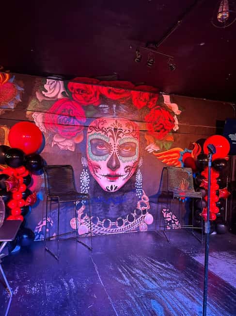 Puerto Vallarta: Cabaret Show with Cocktails & Costumes - Live Music in Spanish and English