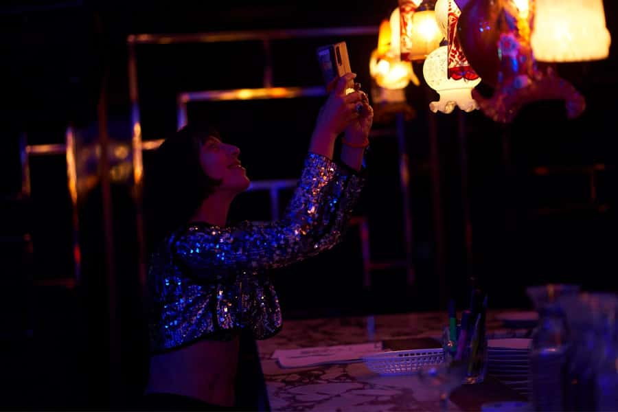 Sydney: Cabaret Dinner Show at the Honeycomb Club - Ordering drinks during the performance