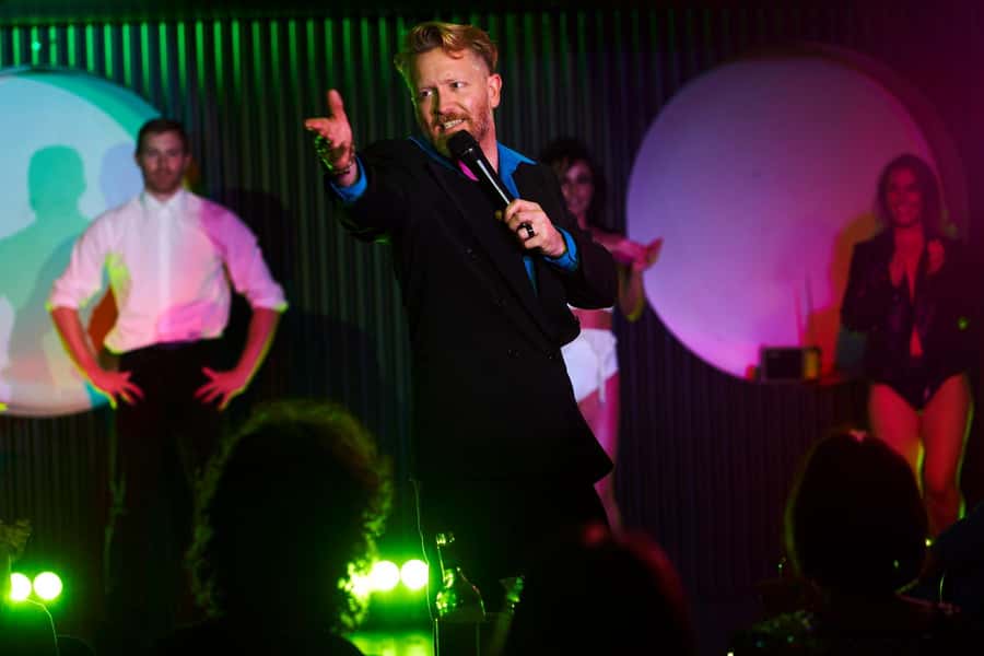 Sydney: Cabaret Dinner Show at the Honeycomb Club - Arriving above the Potts Point Hotel