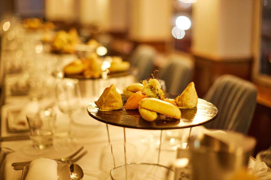 Sydney Harbour: Cabaret Cruise with 3-Course Dinner - Who should book this cruise?