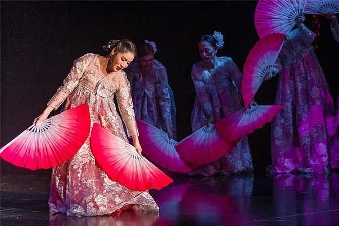 Thai Classical Dance with Thai Set Dinner & Calypso Cabaret Show - The Classical Thai Dance Sets the Tone