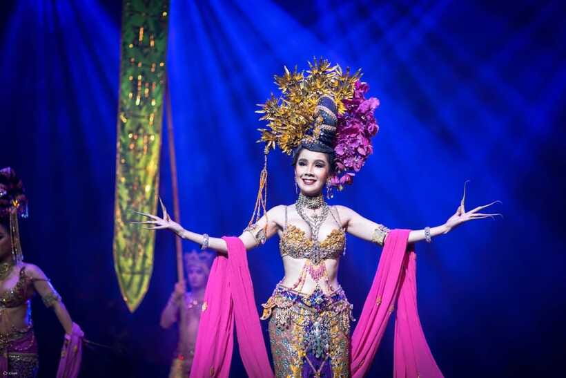 Thailand: Alcazar Cabaret Show VIP Ticket - Food, drinks, and the one notable complaint