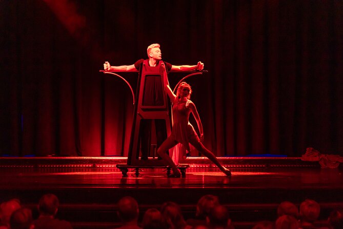 'The Cabaret' Garry & Janine Magic & Comedy Dinner Show - Who will enjoy this show most?