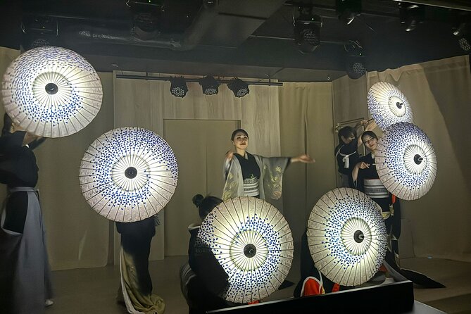 Tokyo Japanese Dance Cabaret Theater Asakusa-Kaguwa - The Main Performance: Traditional Acts With Modern Force