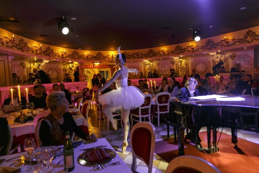 Venice: Cabaret Dinner Show - When the Cabaret Grand Show begins