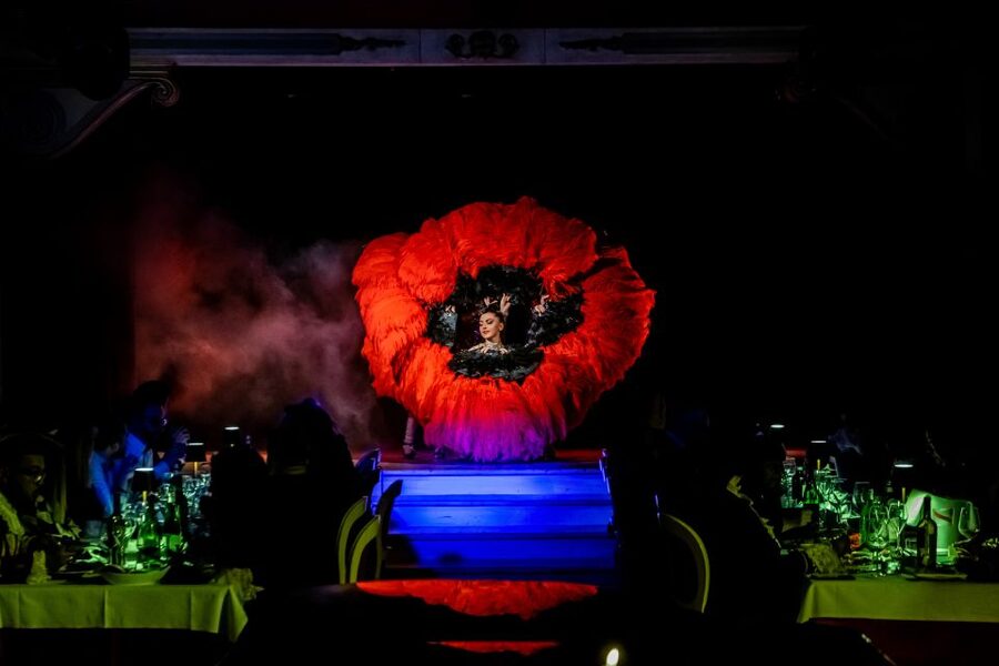 Venice: Cabaret Dinner Show - Dress code and the feel of the room